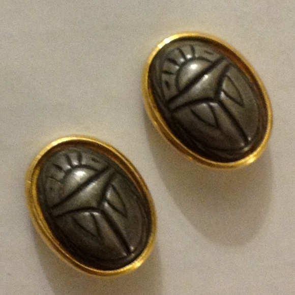 Ben Amun VTG Designer Scarab Clip Earrings - Picture 8 of 8
